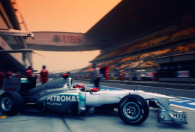 Formula 1: FP3 - Hamilton fastest as Verstappen splits Mercedes